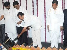 ಹೋಂಡಾಕ್ಕೆ ಗುದ್ದಲಿ ಪೂಜೆ ಮಾಡಿದ ಡಿವಿ ಸದಾನಂದ ಗೌಡ