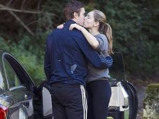 ಕಾರು ಕೊಟ್ಟ ನಲ್ಲನೊಂದಿಗೆ ಕೆಲ್ಲಿ ಮುತ್ತಿನ ಕೇಳಿ!