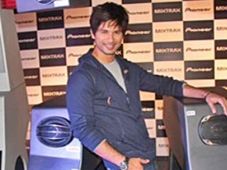 ಕಾರಿನೊಳಗಿನ ಮನರಂಜನೆಗೆ ಪಯೊನೀರ್ ಗ್ಯಾಡ್ಜೆಟ್