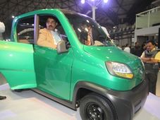 ಇದು ಮೋಸ, ನಮಗಿಂತ ಮೊದ್ಲು ಶ್ರೀಲಂಕಾಕ್ಕೆ ಬಜಾಜ್ ಕಾರ್!