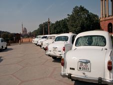 ದೇಶದ ಜನರಿಗೆ ಇವೆರಡು ಬಣ್ಣದ ಕಾರು ಅಚ್ಚುಮೆಚ್ಚು