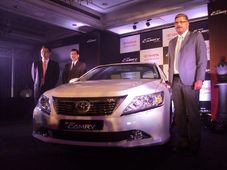 2012 ನೂತನ ಕ್ಯಾಮ್ರಿ ಕಾರ್ ಪರಿಚಯಿದ ಟೊಯೊಟಾ ಕಿರ್ಲೊಸ್ಕರ್