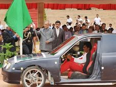 ವಿದ್ಯಾರ್ಥಿಗಳ ಸೋಲಾರ್ ಕಾರಿಗೆ ಪ್ರಣಬ್ ಹಸಿರು ನಿಶಾನೆ