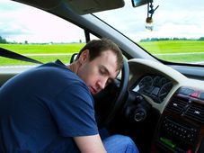 ನೀವು ಕಾರಲ್ಲಿ ನಿದ್ರಿಸುತ್ತೀರಾ? ಅಂದ್ರೆ ಜೀವಕ್ಕೆ ಅಪಾಯ!