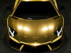 ಲಂಬೋರ್ಗಿನಿ ಅವೆಂಟಡೊರ್ ಗೋಲ್ಡನ್ ಲುಕ್