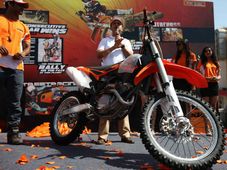 ಮುಂಬೈನಲ್ಲಿ ಕೇಸರಿ ದಿನಾಚರಣೆ ಯಾಕೆ?