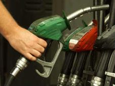 ರುಪಾಯಿ ಮೌಲ್ಯ ಕುಸಿತ; ಪೆಟ್ರೋಲ್ ಮತ್ತೆ ತುಟ್ಟಿ