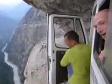 ಸಾವಿನ ರಸ್ತೆಯಲ್ಲೊಂದು ಧಕ್ ಧಕ್ ಪಯಣ