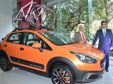 ಫಿಯೆಟ್ ಮುಂಬೈ ಶೋ ರೂಂ ತಲುಪಿದ ಅಬಾರ್ತ್ 500, ಅವೆಂಚ್ಯೂರಾ