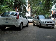 ರಸ್ತೆ ಬದಿಯಲ್ಲಿ ಸಮಾನಾಂತರವಾಗಿ ವಾಹನ ನಿಲ್ಲಿಸುವುದು ಹೇಗೆ?