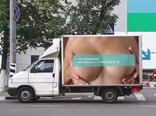 ಬೆತ್ತಲೆ ಸ್ತನ ತಂದಿತ್ತ ಆಘಾತ; ದಿನವೊಂದರಲ್ಲೇ 517 ಅಪಘಾತ