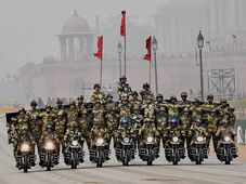 ಭಾರತದ ಶಕ್ತಿ ಪ್ರದರ್ಶನದಿಂದ ಬೆರಗಾದ ಒಬಾಮಾ ದಂಪತಿ!