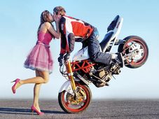 ಎಚ್ಚರ; ಇಂಥ ಬೈಕ್ ಸ್ಟಂಟ್ ಗಳನ್ನು ಪ್ರಯತ್ನಿಸದಿರಿ!