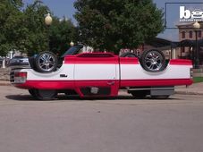 ತಲೆಕೆಳಗಾಗಿ ಚಲಿಸುವ ವಿಚಿತ್ರ ಪಿಕಪ್ ಟ್ರಕ್