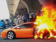 ಲಂಬೋರ್ಗಿನಿ ಕಾರಿನ ಬೆಂಕಿಯ ಹಿಂದೆ ಮನೆ ಮಾಡಿದ ನಿಗೂಢತೆ