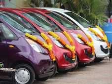 ನ್ಯಾನೋ ಈಸ್ ಬ್ಯಾಕ್; ಒಂದೇ ದಿನದಲ್ಲಿ 1,100 ಮಂದಿಗೆ ಹಸ್ತಾಂತರ