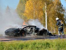 ಕೋಟಿ ಬೆಲೆಬಾಳುವ ಲಂಬೋರ್ಗಿನಿ ಕಾರು ಸುಟ್ಟು ಭಸ್ಮ
