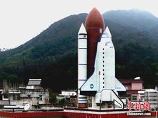 ಬೃಹತ್ ಗಾತ್ರದ ಬಾಹ್ಯಾಕಾಶ ನೌಕೆ-ರಾಕೆಟ್ ನಿರ್ಮಿಸಿದ ಚೀನಾ ರೈತ