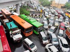 ಕಾರನ್ನೇ ಜಾಸ್ತಿ ಆಶ್ರಯಿಸಿಕೊಂಡಿರುವ ದೆಹಲಿ ನೌಕರರು!