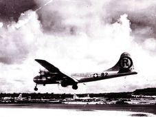 ಹಿರೋಶಿಮಾ ಮತ್ತು ನಾಗಸಾಕಿ ಧ್ವಂಸಗೊಳಿಸಿದ ಬಾಂಬರ್ ವಿಮಾನ