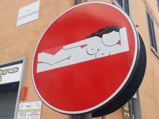 ಅರ್ಥವತ್ತಾದ ಸಂದೇಶ ಸಾರುವ ವ್ಯಂಗ್ಯ ರಸ್ತೆ ಸೂಚನಾ ಫಲಕಗಳು