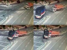 ಎರಡು ಬೃಹತ್ ಟ್ರಕ್ ಗಳ ನಡುವೆ ಕಾರು ಅಪ್ಪಚ್ಚಿ; ಐವರ ದುರ್ಮರಣ