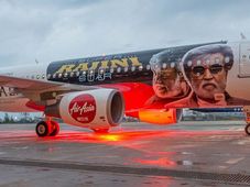 ಎಲ್ಲೆಡೆ 'ಕಬಾಲಿ'ಮಯ; ಬೆಂಗಳೂರಿನಿಂದ 'ಸೂಪರ್ ಸ್ಟಾರ್' ತರಹನೇ ಹಾರಾಡಿ!