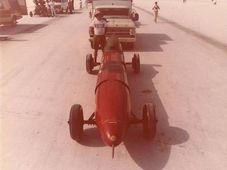 ಮನಸೊರೆಗೈದ ವಿಮಾನ ಶೈಲಿಯ ವಿಂಟೇಜ್ ವಾಹನ