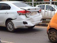 ಸಿಯಾಝ್ ಗೆ ನ್ಯಾನೋ ಹಿಂದಿನಿಂದ ಢಿಕ್ಕಿ; ಯಾವುದು ಬಲಿಷ್ಠ?