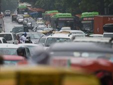 ಅಯ್ಯೋ ತಲೆನೋವು; ಟ್ರಾಫಿಕ್ ನಿಯಂತ್ರಣಕ್ಕೆ ಫ್ಯಾಮಿಲಿಗೊಂದು ಕಾರು!