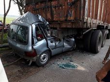 ನಿಂತಿದ್ದ ಲಾರಿಗೆ ಕಾರು ಡಿಕ್ಕಿ- ಭೀಕರ ಅಪಘಾತದಲ್ಲಿ ಮೂವರು ದುರ್ಮರಣ