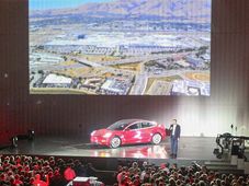 ಅಗ್ಗದ ಕಾರನ್ನು ಬಿಡುಗಡೆಗೊಳಿಸಿದ ಟೆಸ್ಲಾ: ಹೊಸ ಕಾರು ಯುಗ ಆರಂಭ ?