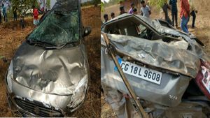 ಶಾಲಾ ಬಾಲಕಿಗೆ ಗುದ್ದಿ ತಪ್ಪಿಸಿಕೊಳ್ಳಲು ಹೋಗಿದ್ದ ಕಾರು ಚಾಲಕನಿಂದ ಭೀಕರ ಅಪಘಾತ