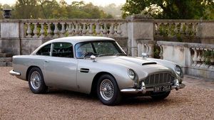 ಹರಾಜಿಗಿಡಲಾಗಿರುವ ಜೇಮ್ಸ್ ಬಾಂಡ್ ಐಕಾನಿಕ್ ಕಾರಿನ ಬೆಲೆ ಎಷ್ಟು ಗೊತ್ತಾ?