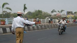 ಟ್ರಾಫಿಕ್ ಪೋಲಿಸ್‍ ಕಣ್ಣು ತಪ್ಪಿಸಲು ಮಾಡುವ 13 ಪ್ರವೃತ್ತಿಗಳು!