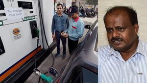 ವಾಹನ ಸವಾರರಿಗೆ ಸಿಹಿಸುದ್ದಿ- ಪೆಟ್ರೋಲ್, ಡೀಸೆಲ್ ಬೆಲೆ ಇಳಿಕೆ ಮಾಡಿದ ರಾಜ್ಯ ಸರ್ಕಾರ..!