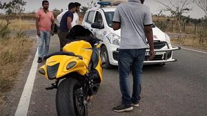 ಹಯಾಬುಸ ಬೈಕ್ ತಡೆಹಿಡಿದ ಮೈಸೂರು ಪೊಲೀಸರು ಮಾಡಿದ್ದೇನು ಗೊತ್ತಾ.?