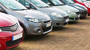 ಟೋಪಿ ಹಾಕಲು ಮುಂದಾದ ಡೀಲರ್‍‍ಗೆ ಸರಿಯಾದ ಬುದ್ದಿ ಕಲಿಸಿದ ಕಾರು ಮಾಲೀಕ