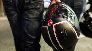 ಹೊಸ ಬೈಕ್ ಖರೀದಿಸುವ ಗ್ರಾಹಕರಿಗೆ ಸಿಹಿಸುದ್ದಿ ನೀಡಿದ ಟ್ರಾಫಿಕ್ ಪೊಲೀಸರು