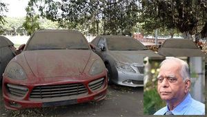 ರಿಯಲ್ ಎಸ್ಟೇಟ್‌ನಲ್ಲಿ ವಂಚಿಸಿದ್ದ ಮುದಿಯನ ಐಷಾರಾಮಿ ಕಾರುಗಳು ಇದೀಗ ಅನಾಥ..!