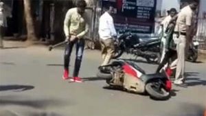 ಮಾಡಿಫೈ ಬೈಕ್ ಸವಾರರಿಗೆ ಭಿಕ್ಷುಕರ ವೇಷದಲ್ಲಿ ಬಂದು ಶಾಕ್ ಕೊಟ್ಟ ಪೊಲೀಸರು..!