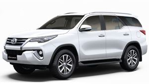 ವರ್ಷದಲ್ಲಿ ಎರಡನೇ ಬಾರಿ ಬೆಲೆ ಏರಿಕೆ- ಟೊಯೊಟಾ ಹೊಸ ಕಾರು ಖರೀದಿ ಮತ್ತಷ್ಟು ದುಬಾರಿ..!