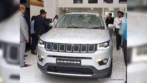 ಹೊಸ ಕಾರು ವಿತರಣೆಯಲ್ಲಿ ವಿಳಂಬ- ಜೀಪ್ ಡೀಲರ್ಸ್‌ಗೆ ಬಿತ್ತು ರೂ. 50 ಸಾವಿರ ದಂಡ..!