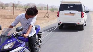 ಎರಡೂವರೆ ಟನ್ ತೂಕದ ಸ್ಕಾರ್ಪಿಯೋ ಕಾರನ್ನು ಸಲೀಸಾಗಿ ಎಳೆದ ಆರ್15 ಬೈಕ್..!