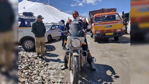 ವಿಶ್ವದ ಅತಿ ಎತ್ತರದ ಕಣಿವೆ ತಲುಪಿದ ಆರ್‌ಇ ಮೊದಲ ಇಂಟರ್‌ಸೆಪ್ಟರ್ 650