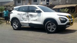 ಲಾರಿ ಗುದ್ದಿದ ನಂತರ ಟಾಟಾ ಹ್ಯಾರಿಯರ್ ಕಾರಿನ ಪರಿಸ್ಥಿತಿ ಏನಾಗಿದೆ ನೀವೆ ನೋಡಿ..