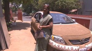 ಟೊಯೊಟಾ ಕಾರಿಗೆ ಸೆಗಣಿಯಿಂದ ಕೊಟಿಂಗ್- ಅಸಲಿ ಕಾರಣ ಬಿಚ್ಚಿಟ್ಟ ಕರೊಲ್ಲಾ ಓನರ್..!