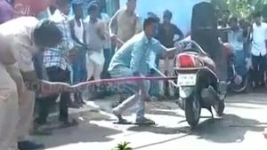 ಆಕ್ಟಿವಾದೊಳಗೆ ಸೇರಿದ ಹಾವು, ಮುಂದೇನಾಯ್ತು ನೋಡಿ..!