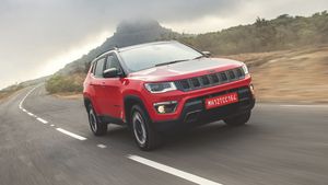 ದುಬಾರಿ ಬೆಲೆಯಲ್ಲಿ ಬಿಡುಗಡೆಗೊಂಡ ಜೀಪ್ ಕಂಪಾಸ್ ಟ್ರೈಲ್‍ಹಾವ್ಕ್