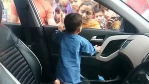 ಕಾರಿನೊಳಗೆ ಸಿಲುಕಿದ್ದ ಮಗು- ಕೊನೆಗೂ ಬಚಾವ್ ಆಗಿದ್ದು ಹೇಗೆ ಗೊತ್ತಾ?